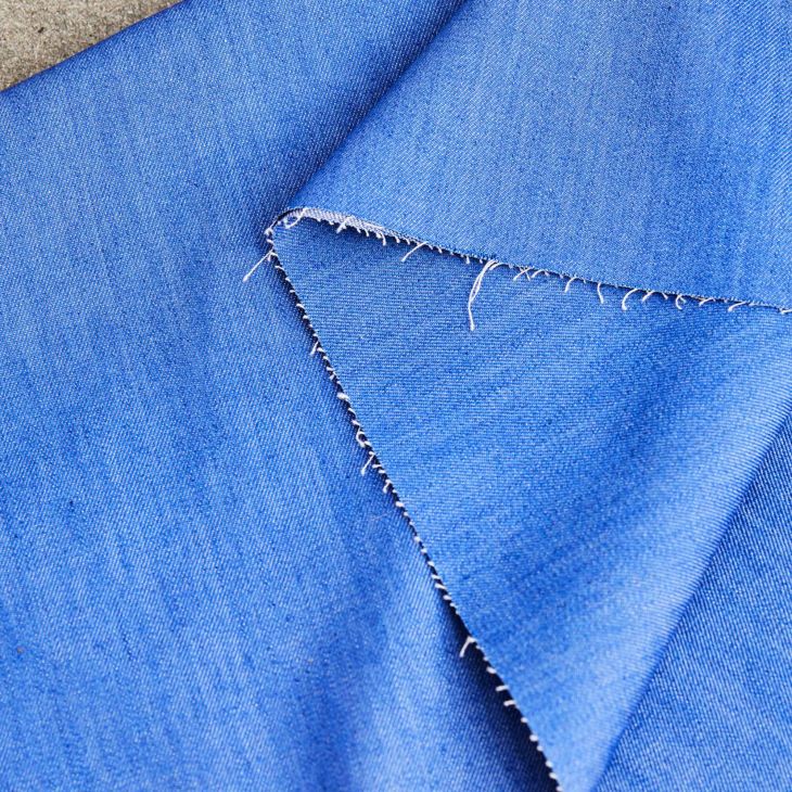 1.1 m reste // Tissu jean en coton bio "Organic Raw Denim - Tess" (bleu jean)  de mind the MAKER